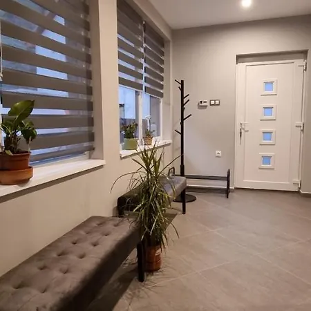 Hos-Cegledi Vendeghaz Miskolc -Oenallo Otthon, Mely Csak Az Oenoeke Exterior foto