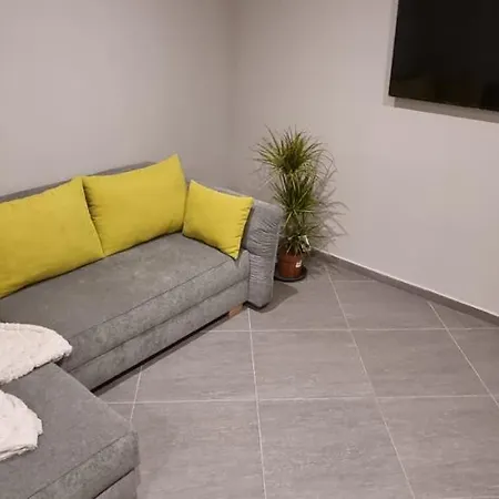 Hos-Cegledi Vendeghaz Miskolc -Oenallo Otthon, Mely Csak Az Oenoeke Exterior foto