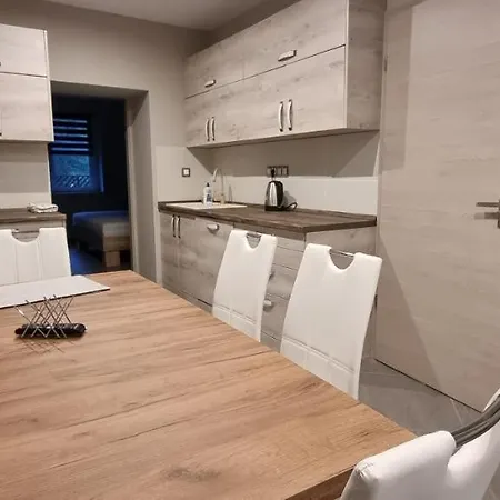 Hos-Cegledi Vendeghaz Miskolc -Oenallo Otthon, Mely Csak Az Oenoeke Exterior foto