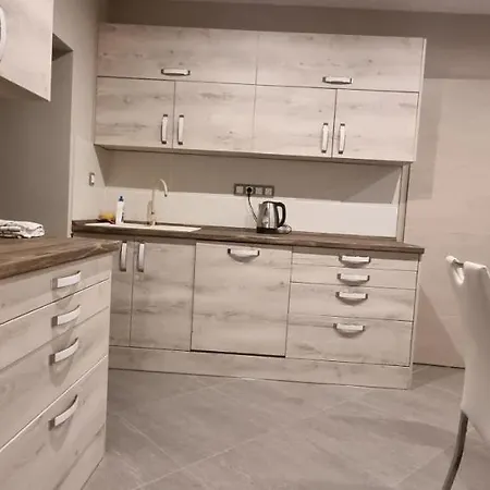 Hos-Cegledi Vendeghaz Miskolc -Oenallo Otthon, Mely Csak Az Oenoeke Exterior foto