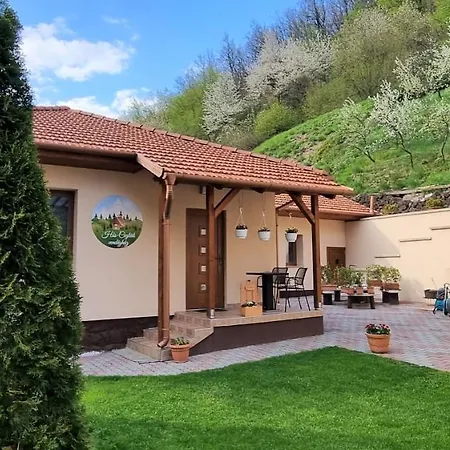 Hos-Cegledi Vendeghaz Miskolc -Oenallo Otthon, Mely Csak Az Oenoeke Exterior foto