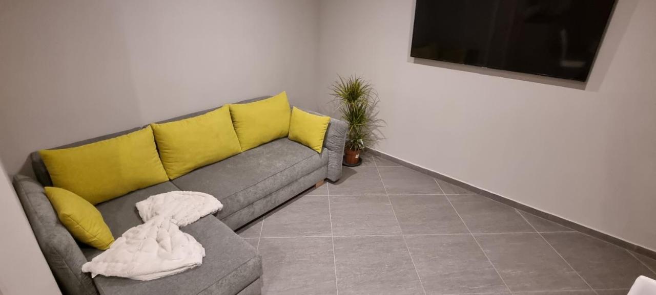 Apartment Hos-cegledi Vendeghaz -oenallo Otthon, Mely Csak Az Oenoeke *