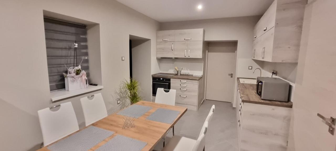 Apartment Hos-cegledi Vendeghaz -oenallo Otthon, Mely Csak Az Oenoeke *