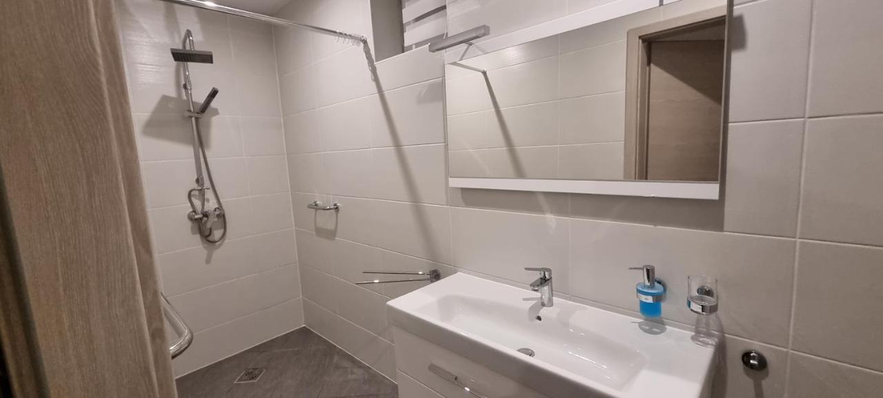 Hos-cegledi Vendeghaz -oenallo Otthon, Mely Csak Az Oenoeke Apartment Miskolc
