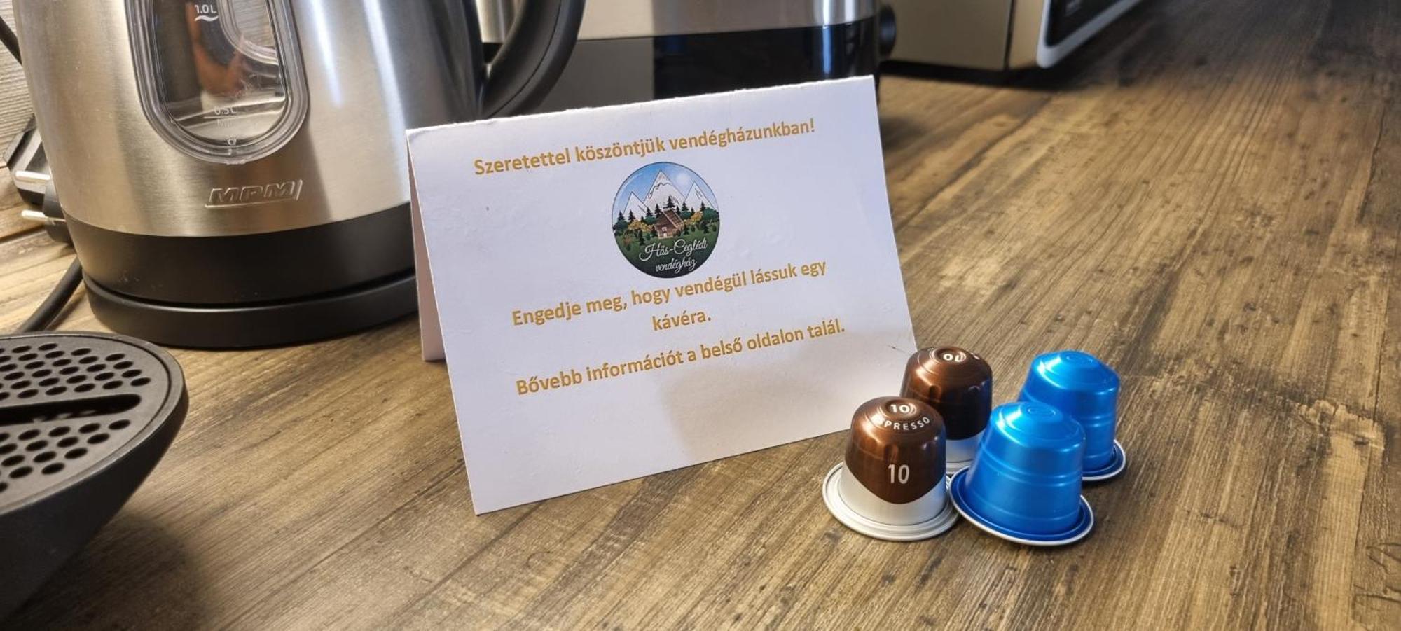 Hos-cegledi Vendeghaz -oenallo Otthon, Mely Csak Az Oenoeke *