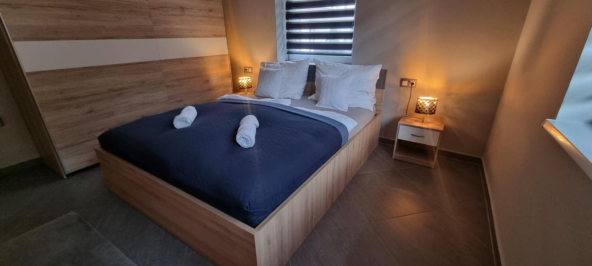 Hos-cegledi Vendeghaz -oenallo Otthon, Mely Csak Az Oenoeke Apartment